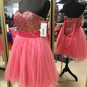 Damas short dress size s NWT